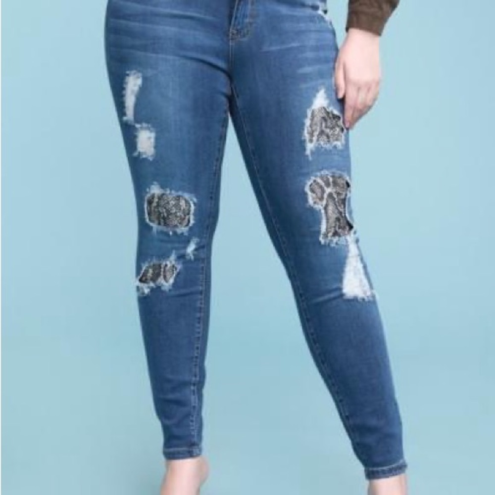 Judy Blue Distressed Skinny Jeans - Blue